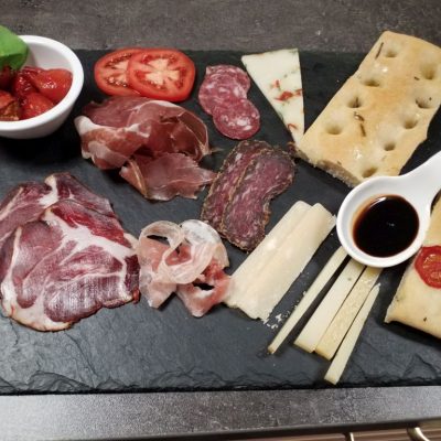 Antipasti mit Foccacia