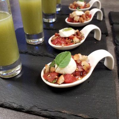 Capreselöffel und Gurken-Sellerieshot