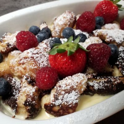 Kaiserschmarrn mit Früchten und Vanillesauce