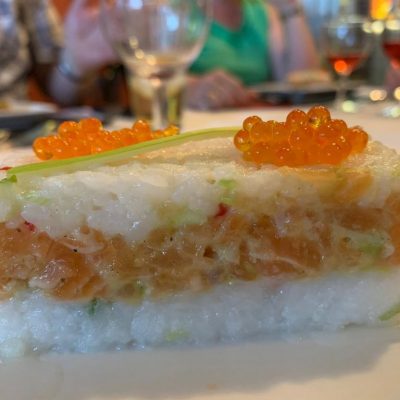Kastensushi Lachstartar und Forellenkaviar