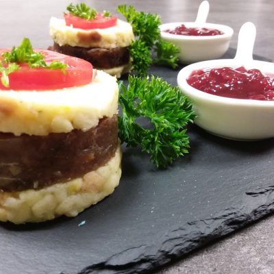 Knödel-Burger mit Preiselbeeren