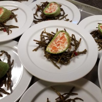 Lachs-Spinatcrepe auf Salicornia