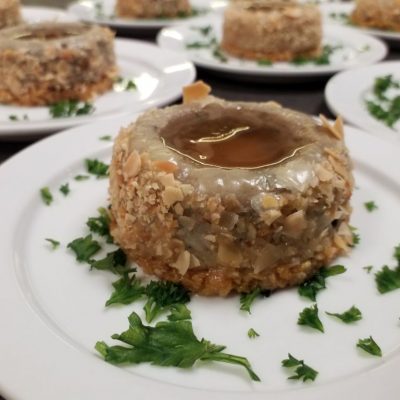 Leberpastetchen mit Quittengelee und gerösteten Mandeln