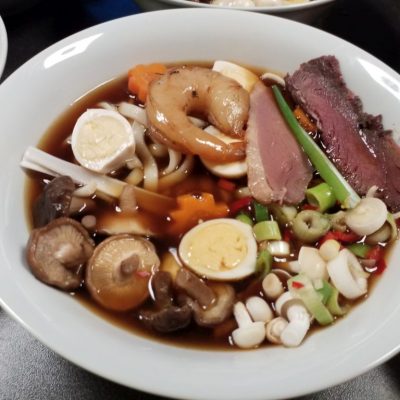 Ramen mit Entenbrust und Wachtelei