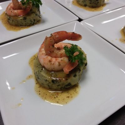 Scampi auf Kräuterkartoffelstamp mit brauner Butter