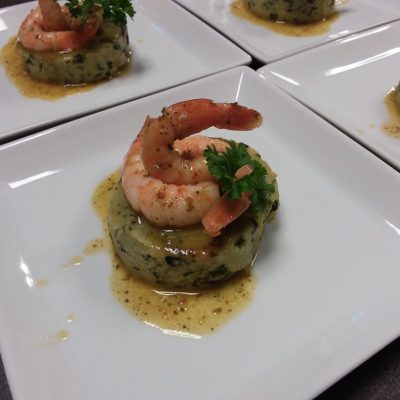 Scampi auf Kräuterkartoffelstamp mit brauner Butter
