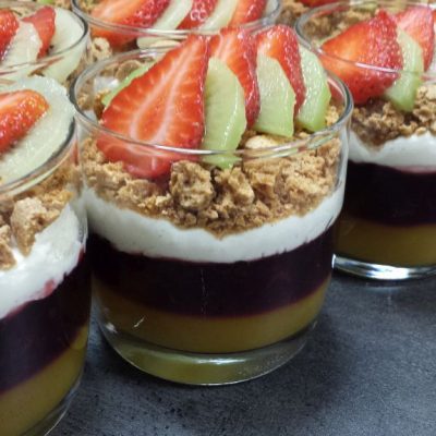 Schichtdessert Erdbeer-Maracuja-Kiwi