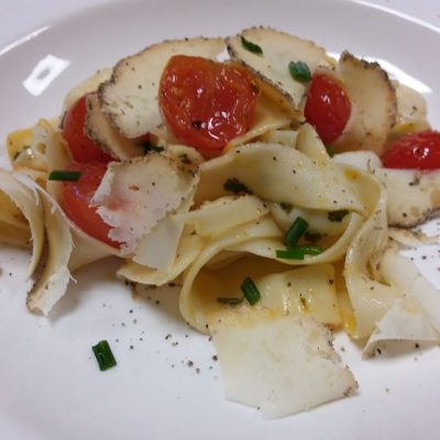 Tagliatelle mit Kirschtomaten und Belper Knolle