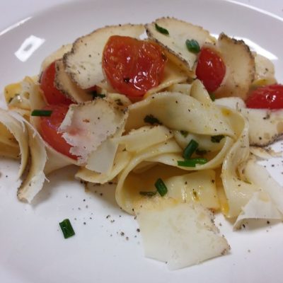 Tagliatelle mit Kirschtomaten und Belper Knolle