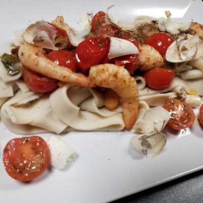 Tagliatelle mit Scampis Kirschtomaten und Belper Knolle