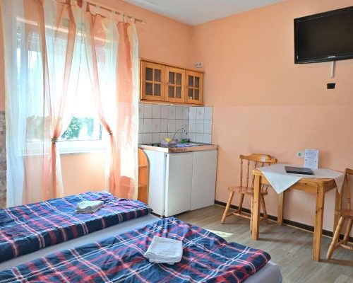 doppelzimmer1-kuechenzeile-sitzecke